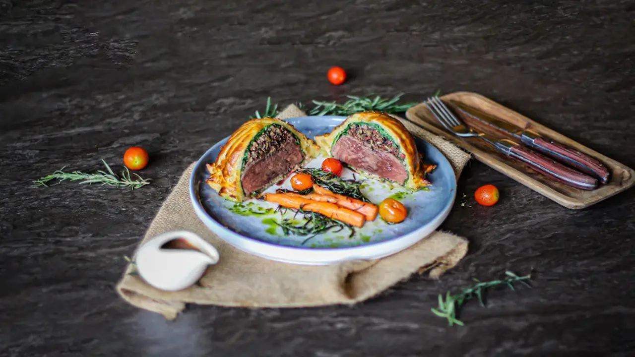 Hidangan Khas Inggris Beef Wellington Kini Bisa Dicicipi di Puncak