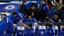 Manajer Chelsea Antonio Conte menuju bangku penonton setelah diusir wasit pada laga pekan 14 Premier League kontra  Swansea City di Stamford Bridge, Rabu (29/11). Ini kali pertama Conte diusir ke bangku penonton sejak menangani Chelsea (ADRIAN DENNIS/AFP)