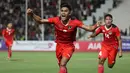 <p>Selebrasi striker Timnas Indonesia U-22, Ramadhan Sananta setelah mencetak gol pertama ke gawang Thailand pada laga final cabor sepak bola SEA Games 2023 di National Olympic Stadium, Phnom Penh, Kamboja, Selasa (16/5/2023). (Bola.com/Abdul Aziz)</p>