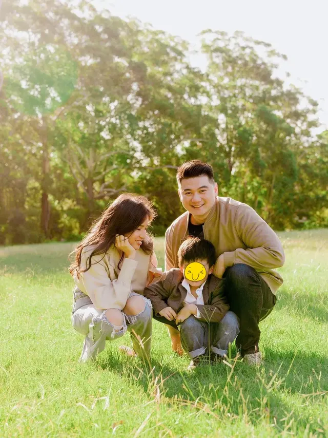 6 Potret Kebersamaan Chef Arnold dan Keluarga di Australia yang Jarang Tersorot