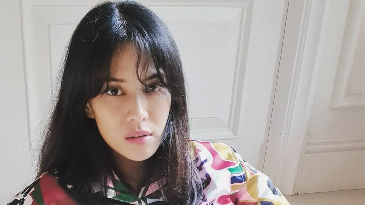 7 Pesona Dian Sastrowardoyo Tanpa Makeup, Tetap Menawan