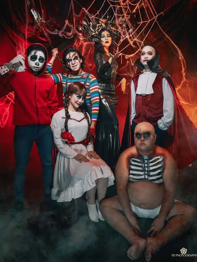 7 Gaya Pemotretan Keluarga Ruben Onsu Bertema Halloween, Curi Perhatian
