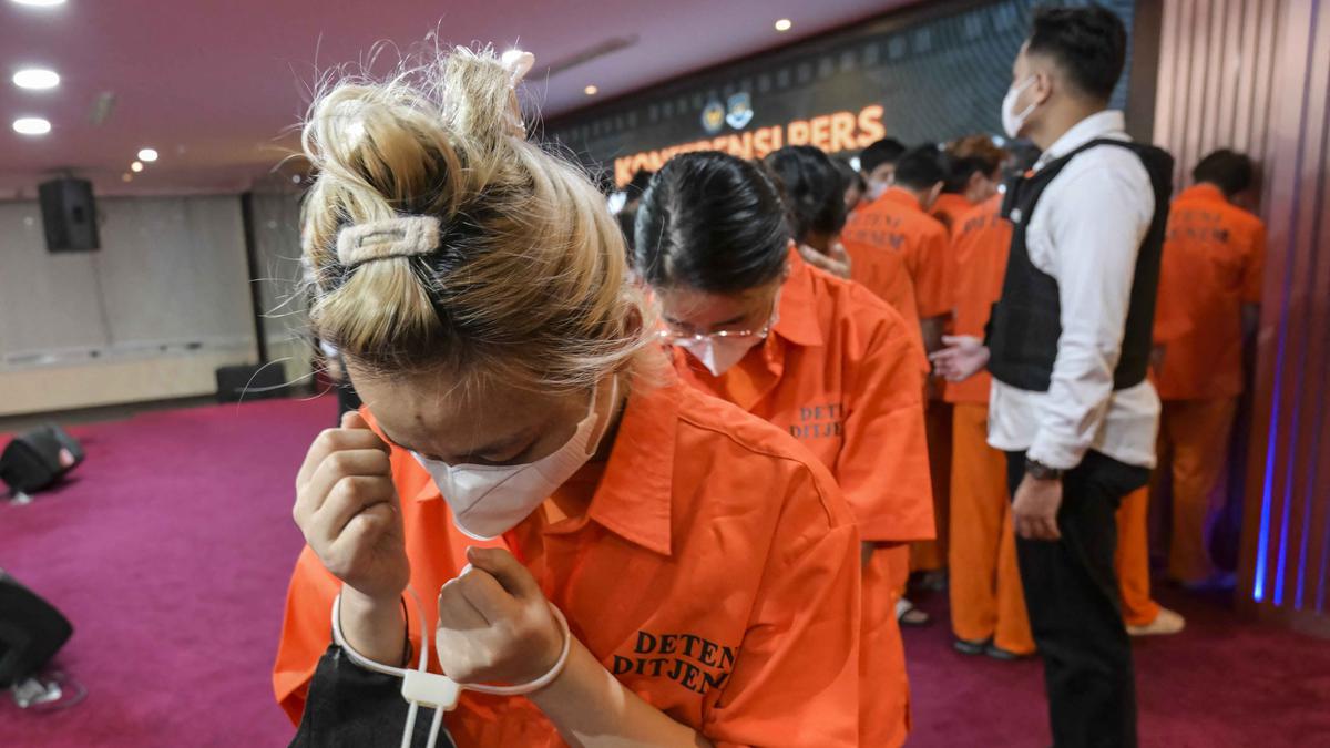 Imigrasi Indonesia Tangkap Puluhan WNA China, Termasuk Satu Buronan