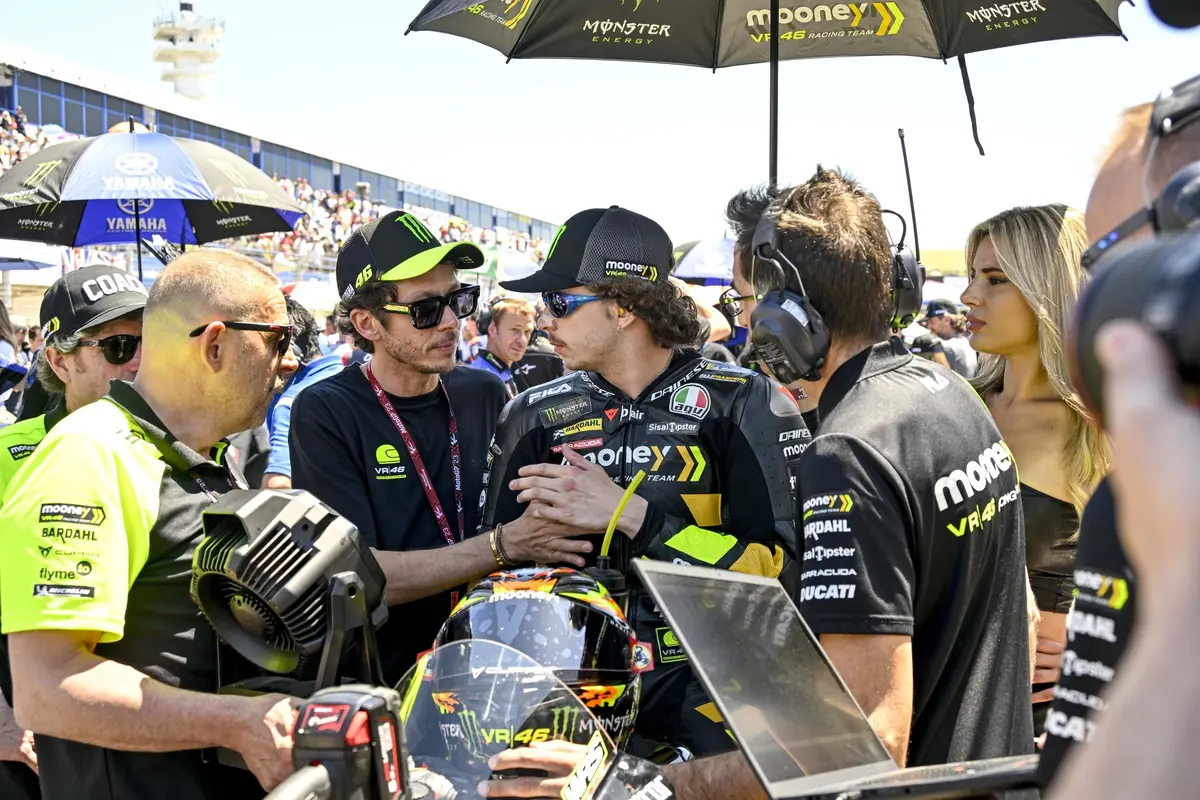 Valentino Rossi dan Marco Bezzecchi