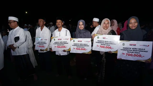 Bupati Ipuk Fiestiandani Serahkan Insentif untuk 14 Ribu Lebih Guru Ngaji di Banyuwangi