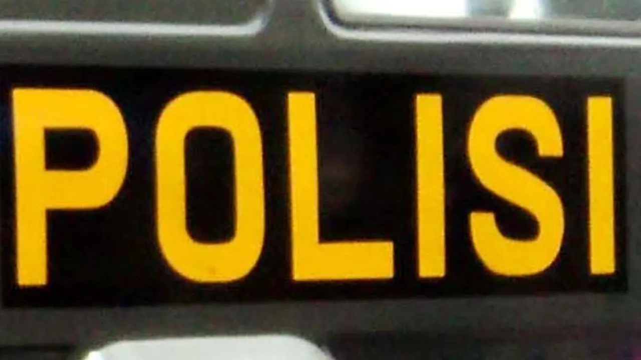 polisi-tahan-130821a.jpg