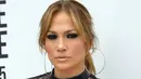 Jennifer Lopez memiliki staf penuh waktu yang bertanggung jawab hanya tentang pakaiannya. (Bintang/EPA)