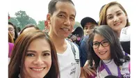Mona Ratuliu, Ersa Mayori, Novita Angie dan Jokowi [foto: novitaangie]