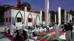 Umat Muslim berkumpul untuk berbuka puasa di bulan suci Ramadan 1447 Hijriah di Dakar, Senegal, Kamis 5 Maret 2026. (AP Photo/Misper Apawu)