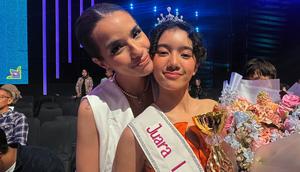 Artis dukung anak di Final GADIS Sampul 2025. [Foto: IG/@dmustakira]