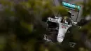 Bila ingin mempertahankan gelar juara dunia F1, Lewis Hamilton harus menjadi juara di Abu Dhabi dan berharap Nico Rosberg finis diluar posisi tiga besar. (AFP/Miguel Schincariol)