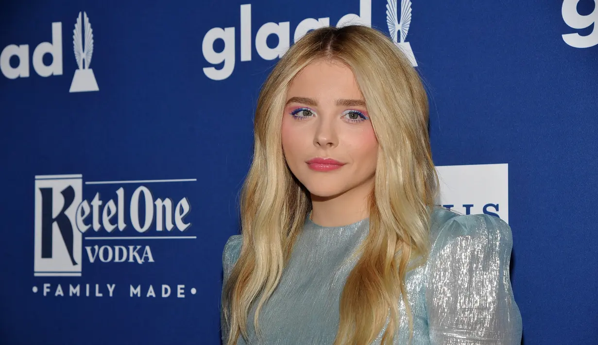 "Tidak. Aku tak pernah melihat hadiah itu. Aku menerima video dari publisisku dan meminta agar mereka bisa menerimanya," kelas Chloe. (John Sciulli  GETTY IMAGES NORTH AMERICA  AFP)