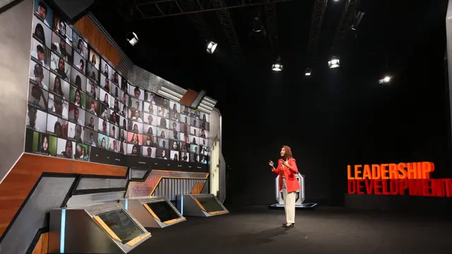 Roro Ajeng Sekar Arum saat menjadi pemateri Design Thinking for Writer dalam pelatihan Leadership Development Djarum Beasiswa Plus 2021.