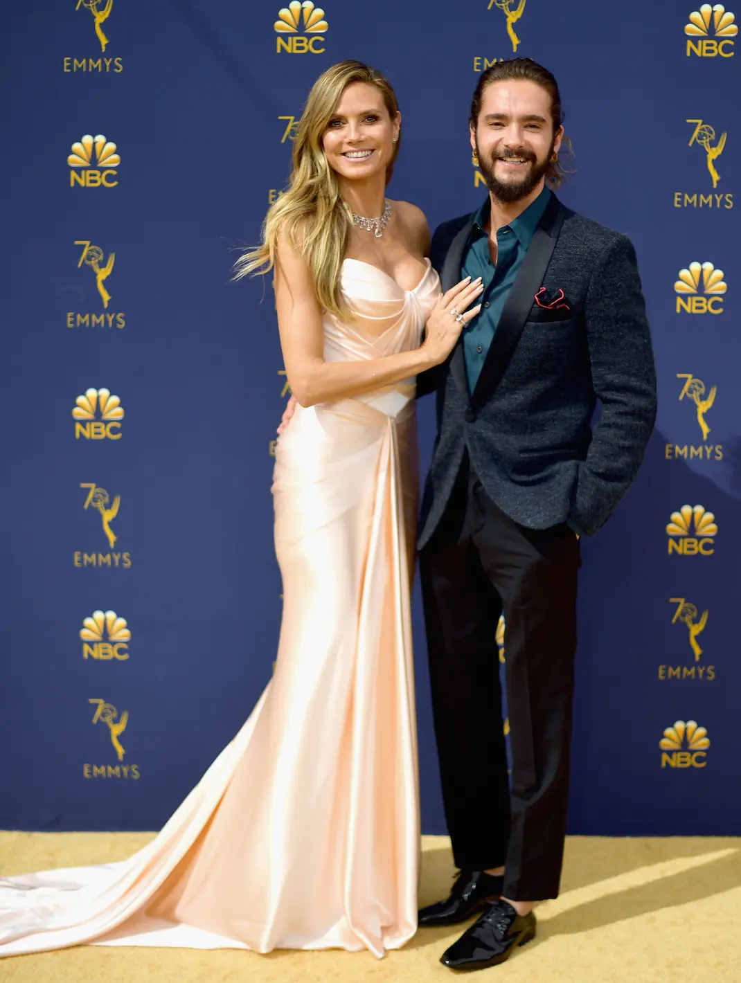 FOTO Beda 17 Tahun, Heidi Klum Tampil Mesra dengan Pacar di Emmy
