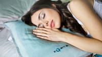 Orang yang sedang tidur. (dok. Unsplash.com/Bruce Mars)