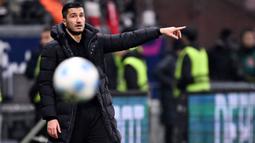 Kekalahan ini semakin membuat Borussia Dortmund tercecer di papan tengah klasemen sementara. The Yellow kini hanya bisa mengumpulkan 25 poin dari 18 laga yang telah dijalani musim ini. (AFP/Kirill Kudryavtsev)