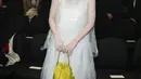 Karina aespa tampil bak peri cantik mengenakan dress  midi organza transparan yang bertumpuk. [@aespasyujimin]
