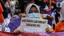 (8/3/2022). Buruh perempuan yang tergabung dari beberapa serikat buruh menggelar aksi memperingati Hari Perempuan Internasional atau International Women's Day (IWD) 2022. (Liputan6.com/Johan Tallo)