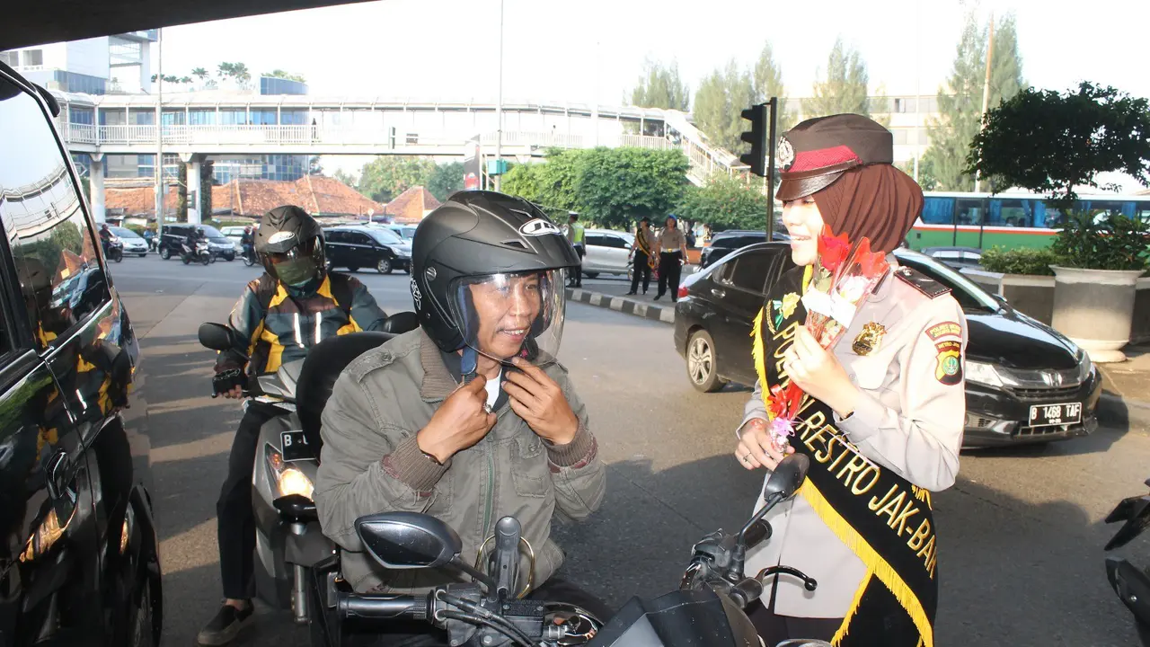 Polwan Bagi Bunga