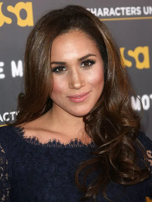 “Mereka (Meghan dan Harry) sangat santai. Ini situasi yang sangat kasual. Aku tidak menyadari siapa mereka, jadi ini hanya seperti berbincang dengan pelanggan pada umumnya,” ucap Zaqia Crawford, penjaga toko itu. (AFP/Bintang.com)