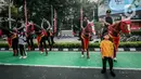 Selain melakukan olahraga seperti joging hingga bersepeda, banyak pula warga yang berswafoto di sekitar lokasi CFD. (Liputan6.com/Faizal Fanani)