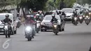 Sejumlah kendaraan melintas di Jalan TB Simatupang, Jakarta, Senin (12/12). Dinas Perhubungan dan Transportasi Jaksel menyiagakan petugas di titik-titik rawan kemacetan untuk antisipasi penumpukan kendaraan saat arus balik. (Liputan6.com/Yoppy renato)