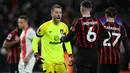 Berjarak hampir 21 tahun dari pencapaian Wolverhampton Wanderers pada 2003, Bournemouth menjadi tim Premier League ketiga yang sukses melakukan comeback setelah ketinggalan 3 gol. Momen itu terjadi pada laga tunda pekan ke-17 Premier League 2023/2024 (13/3/2024). Berstatus tuan rumah, Bournemouth sempat tertinggal 0-3 dari Luton Town lewat gol Tahith Chong, Chiedozie Ogbene dan Ross Barkley. Bournemouth mampu bangkit dengan mencetak 4 gol melalui Dominik Solanke, Illya Zabarnyi dan brace Antoine Semenyo yang akhirnya mengunci kemenangan dengan skor 4-3. (AFP/Adrian Dennis)