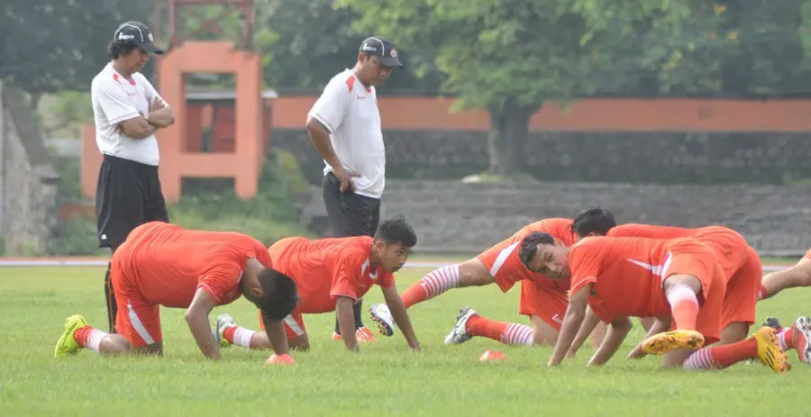 Skuat Persija Jakarta ketika berlatih di Stadion Manahan Solo pada Torabika Soccer Championship 2016. (Bola.com/Romi Syahputra)