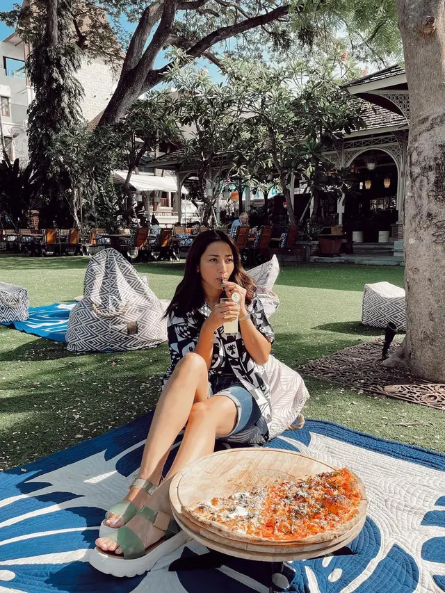 Pesona Hesti Purwadinata yang dipuji awet muda, kuncinya olahraga [Instagram/hestipurwadinata]