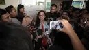 Pengacara dari Law Firm Fifi Lety Indra & Partners, Josefina Agatha Syukur menjawab pertanyaan wartawan saat mendatangi PN Jakarta Utara, Senin (8/1). Permintaan cerai itu sudah disampaikan Ahok beberapa waktu lalu. (Liputan6.com/Arya Manggala)