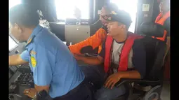 Suasana dalam ruangan nahkoda saat proses pencarian hari kedua pesawat AirAsia QZ8501 di perairan sekitar Belitung Timur, Senin (29/12/2014). (Liputan6.com/Putu Merta Surya Putra)