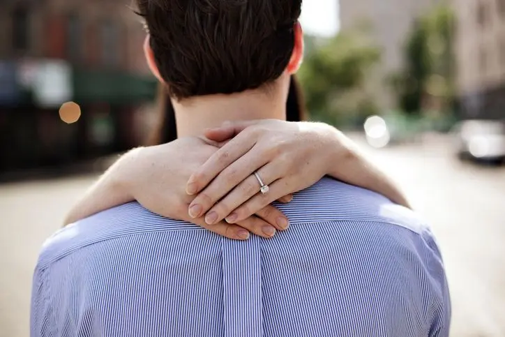 Gak hanya ganteng secara fisik, tapi apakah dia cocok untuk jadi pasangan hidup kamu? (Image: thespruce.com)
