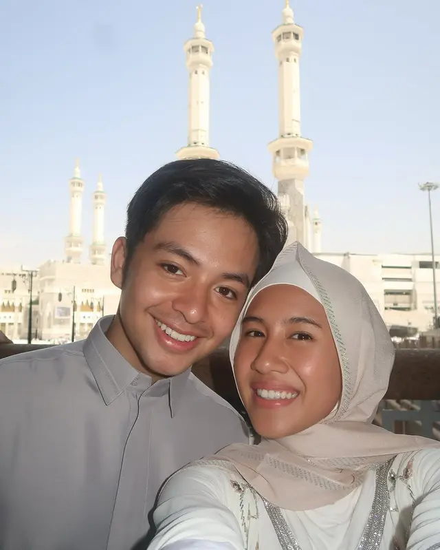 Potret bahagia 7 seleb merayakan Lebaran 2025 di Tanah Suci, Bella Saphira tampil anggun berhijab
