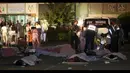 Beberapa pasien yang berhasil diselamatkan terpaksa harus diletakkan dan mendapat perawatan di luar rumah sakit yang terletak di Jangseong, Korea Selatan, (28/5/2014). (REUTERS/Hyung Min-woo/Yonhap)