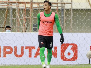 Ada pemandangan unik pada laga Madura United melawan PSS Sleman di Grup C Piala Menpora 2021, Selasa (23/3/2021) di Stadion Si Jalak Harupat, Bandung. (Bola.com/M Iqbal Ichsan)