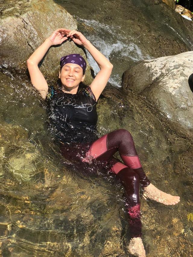 Dikenal Awet Muda, Ini 6 Potret Meriam Bellina yang Hobi Hiking