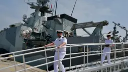 Kapal ini akan berada di Indonesia hingga 21 Januari mendatang. (BAY ISMOYO/AFP)