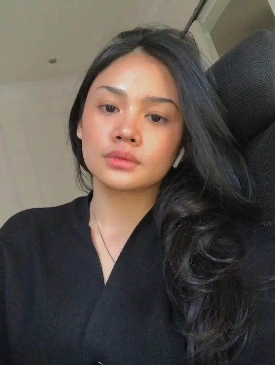 Lahir pada Agustus 2000, Tiara saat  ini baru berusia 20 tahun. Ia mengenyam pendidikan di salah satu kampus swasta ternama di Jakarta. (Instagram @tiaransvtr)