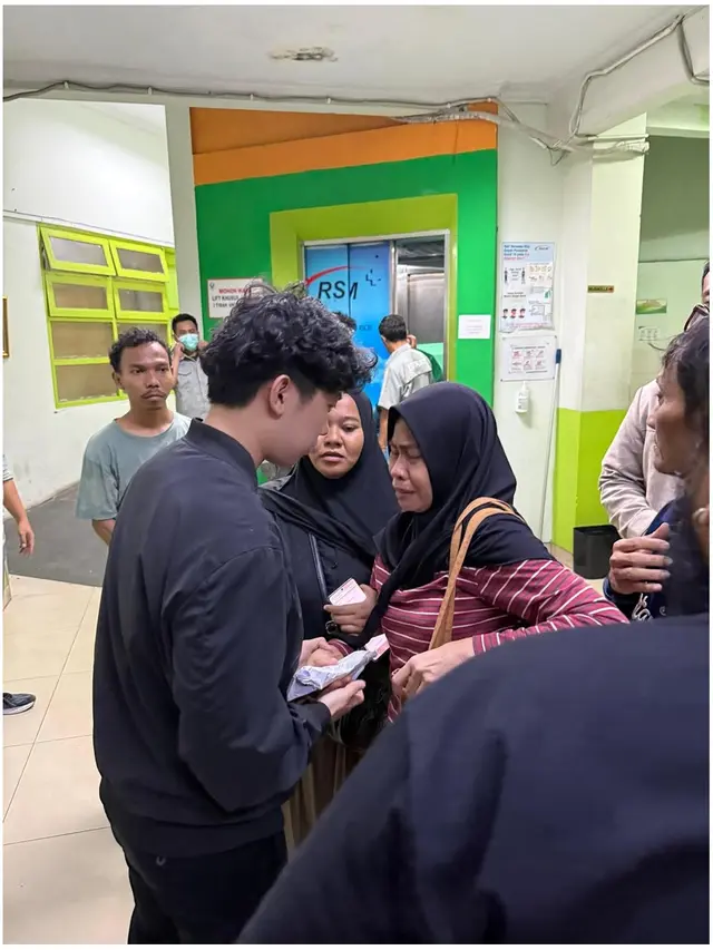 6 Potret Willie Salim Beri Bantuan untuk Ibu Affan Kurniawan Ojol Korban Brimob