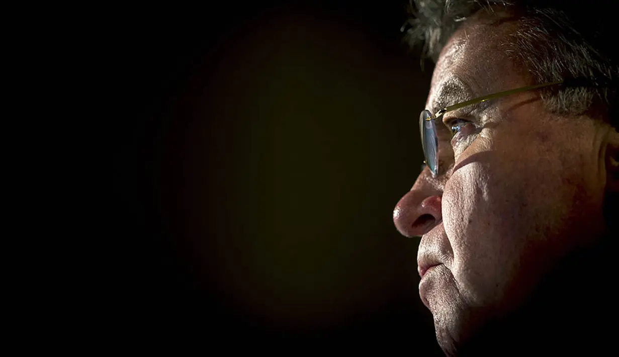 Kembali ke Chelsea, mampukah Guus Hiddink mengembalikan performa dari The Blues. (AFP/Jerry Lampen)