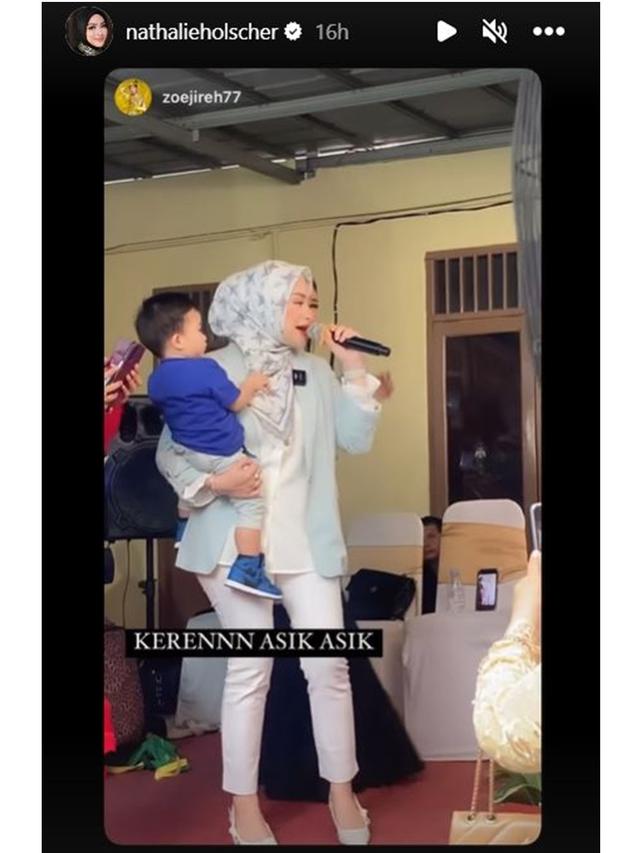 6 Potret Nathalie Holscher di Resepsi Pernikahan Tiko Anak Ibu Eny, Asyik Dangdutan