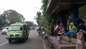 Ilustrasi angkot di jalan raya Kota Bandung, Jawa Barat. (Foto: Humas Pemkot Bandung)