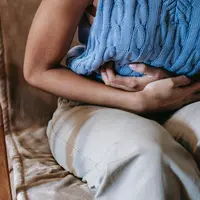 Kram perut bisa terjadi karena beberapa faktor. (pexels.com/@sora-shimazaki)