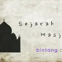 Sebelum difungsikan sebagai Masjid, Masjid Cut Meutia di zaman VOC adalah kantor biro arsitek Belanda. Banyak keunikan yang dimiliki Masjid ini, yang tak akan di jumpai di Masjid manapun di dunia.