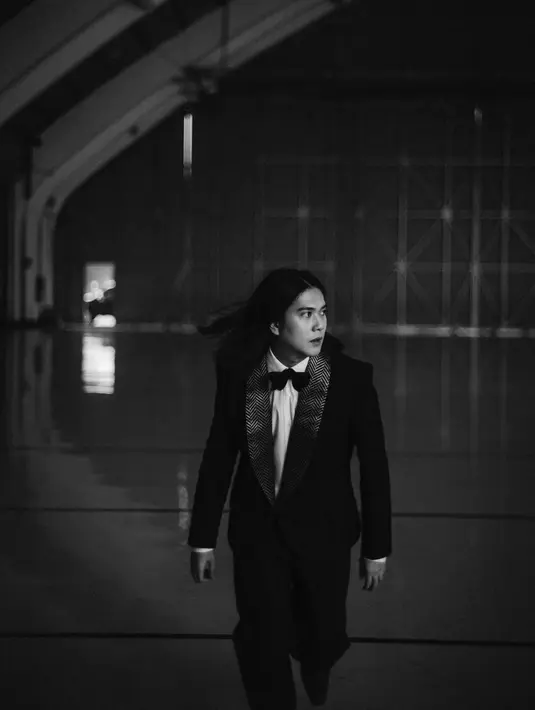 Iqbaal Ramadhan (Instagram @iqbaal.e)