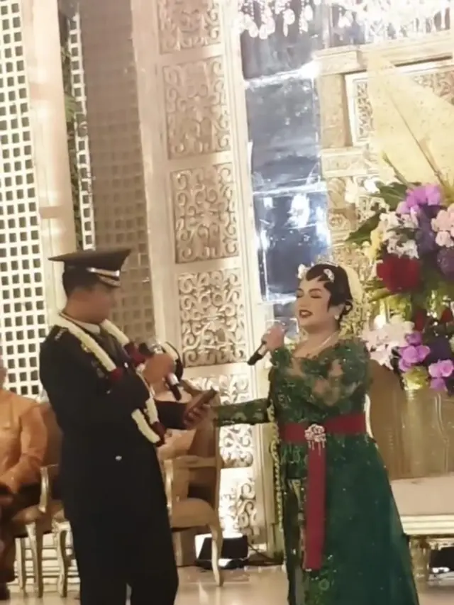 6 Momen Resepsi Pernikahan Joy Tobing dan Suami, Ada Upacara Pedang TNI