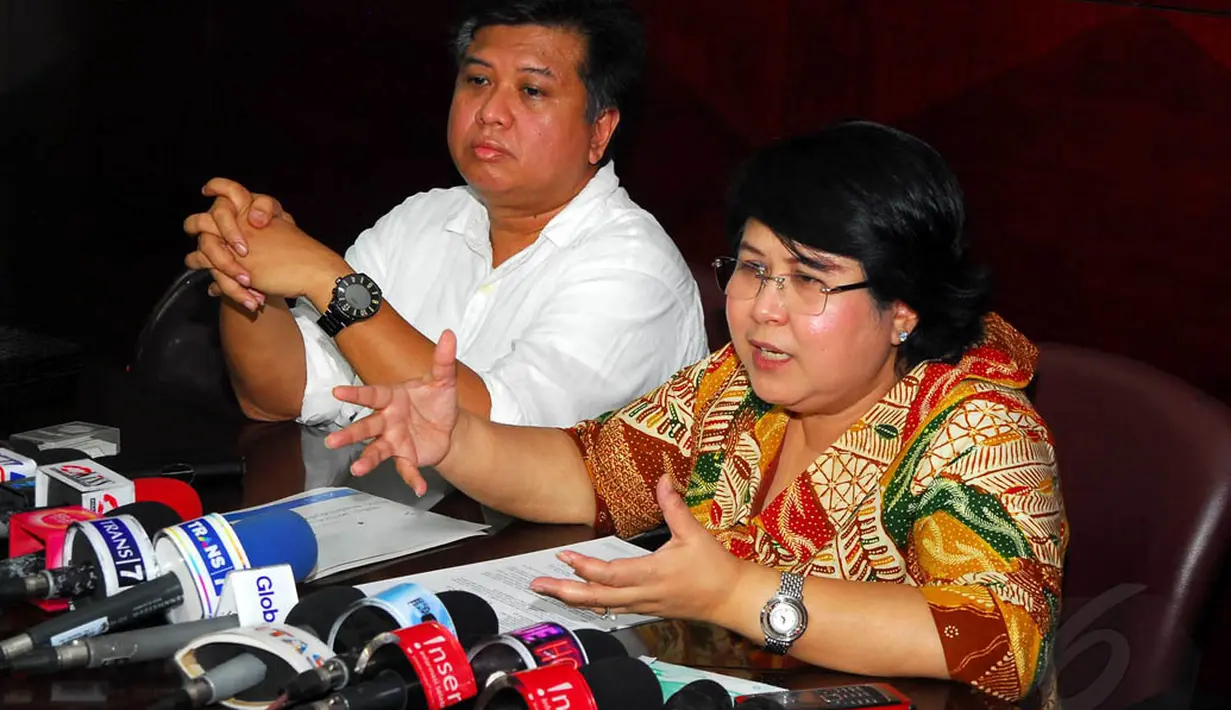 Dalam jumpa persnya, pengacara yang sering menangani kasus keluarga Cendana itu juga mengisyaratkan Nikita Willy pernah menerima sikap kasar dari Diego Michiels, Senin (26/5/14). (Liputan6.com/Miftahul Hayat)