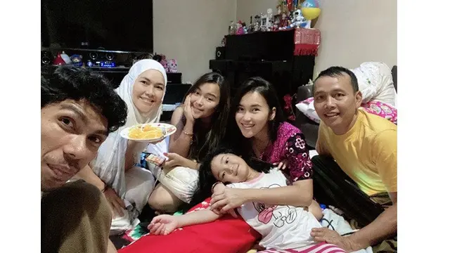Momen 7 Artis Saat Sahur Pertama, Sederhana dan Penuh Semangat
