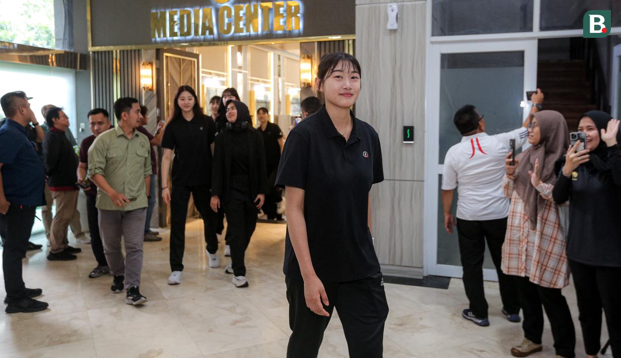 <p>Pevoli Red Sparks, An Ye-rim saat acara penyambutan jelang laga Fun Volleyball melawan Indonesia All Star di Kemenpora, Senayan, Jakarta, Rabu (17/04/2024). (Bola.com/Bagaskara Lazuardi)</p>