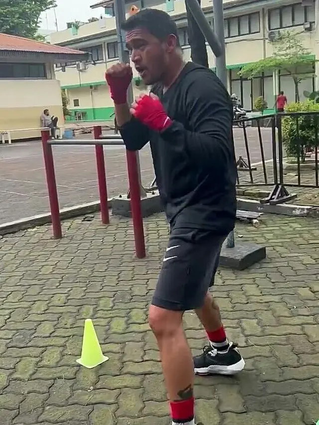Naik Ke Ring, Ini 7 Potret Persiapan Mario Lawalata Sebelum Hadapi Roy Ricardo